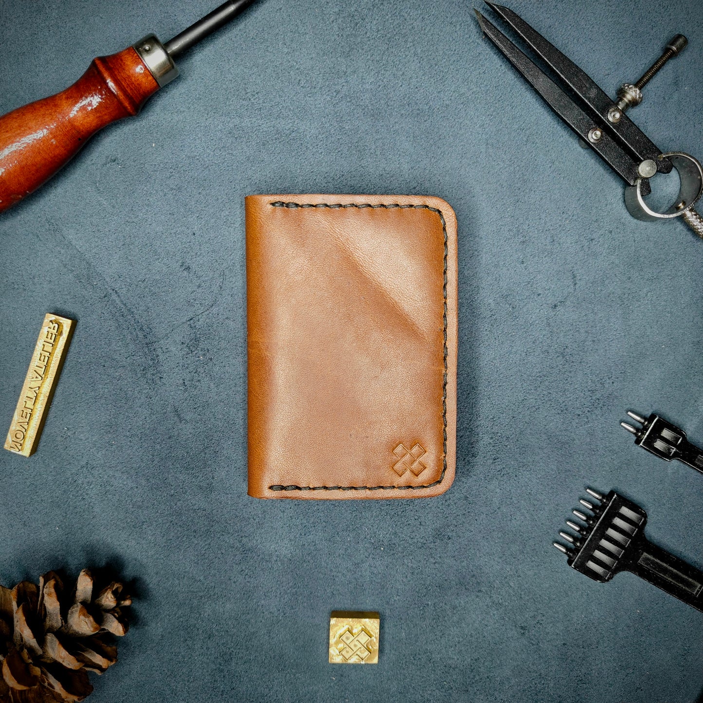 THE COPPERFIELD Bi-Fold Card Holder (Brown)