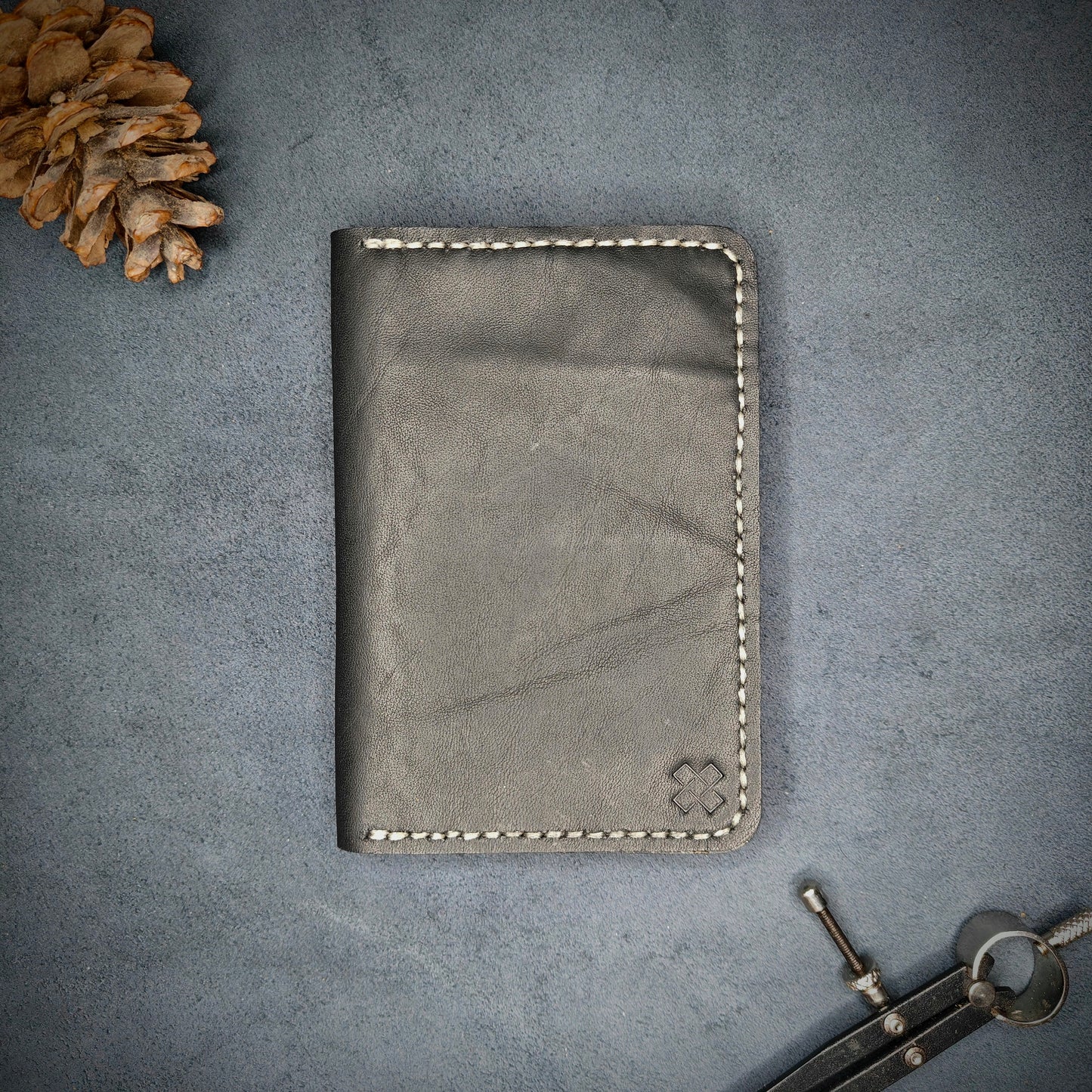 THE EXPLORER Leather Passport Holder (Black) - Novelty Atelier