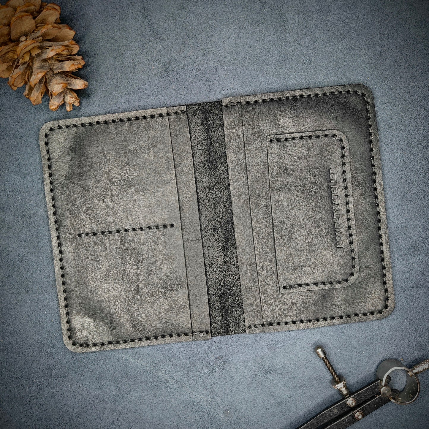 THE EXPLORER Leather Passport Holder (Black) - Novelty Atelier
