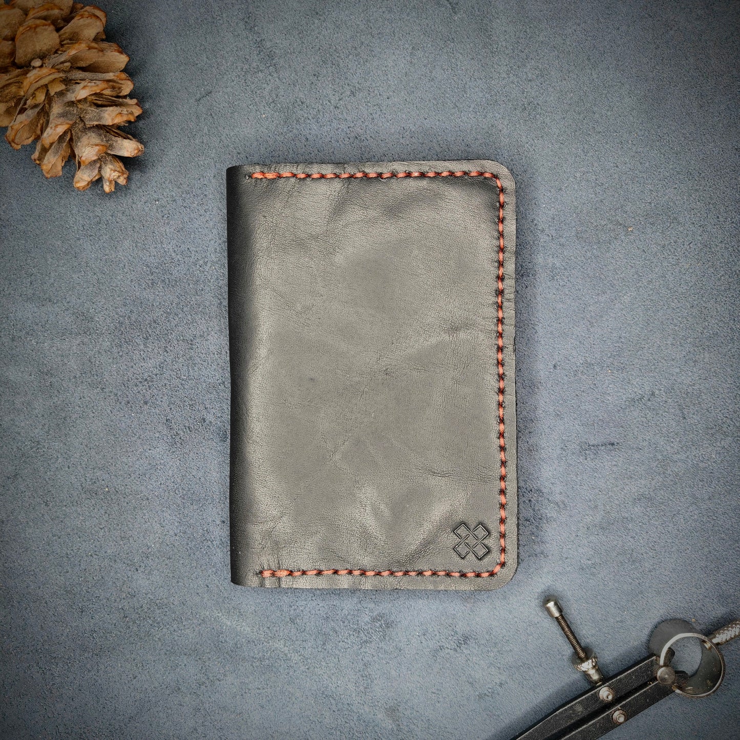 THE EXPLORER Leather Passport Holder (Black) - Novelty Atelier