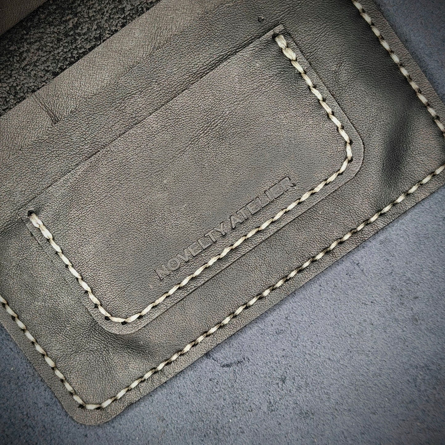 THE EXPLORER Leather Passport Holder (Black) - Novelty Atelier