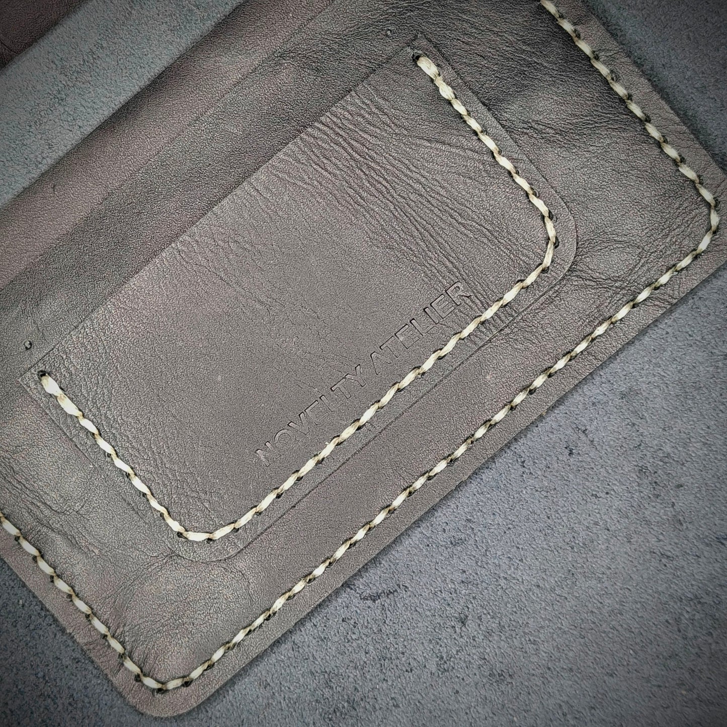 THE EXPLORER Leather Passport Holder (Navy Blue) - Novelty Atelier