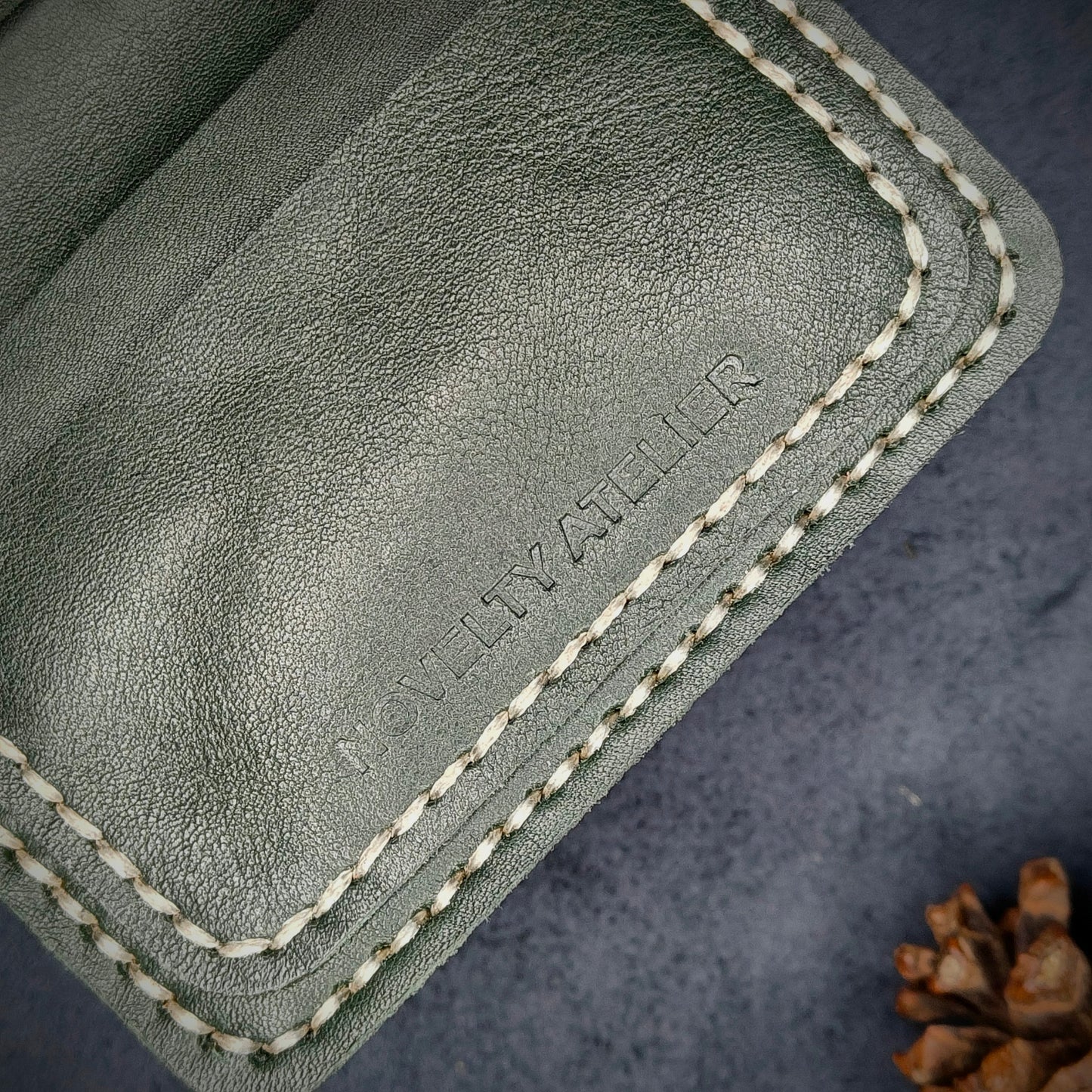 THE MIRAGE Bi-Fold Leather Wallet (Olive Green) - Novelty Atelier
