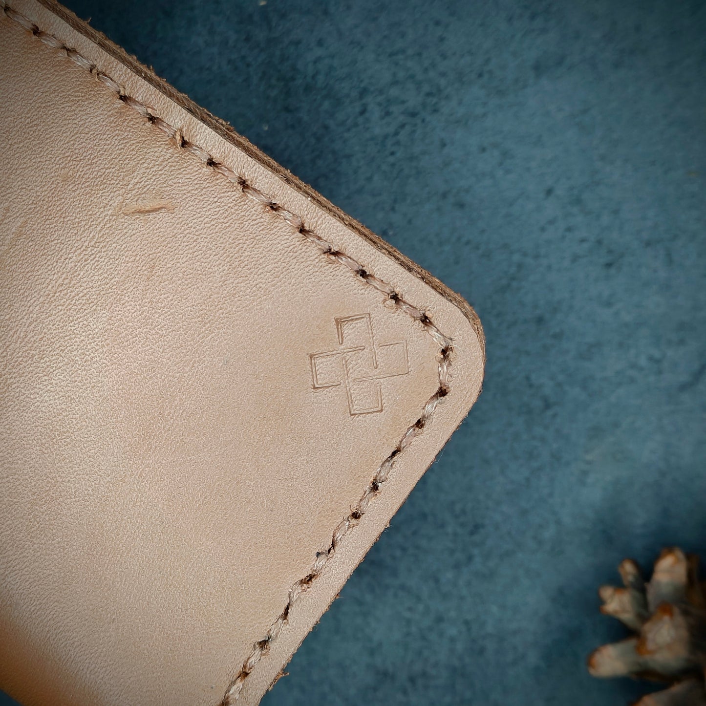 THE MIRAGE Bi-Fold Leather Wallet (Brown) - Novelty Atelier