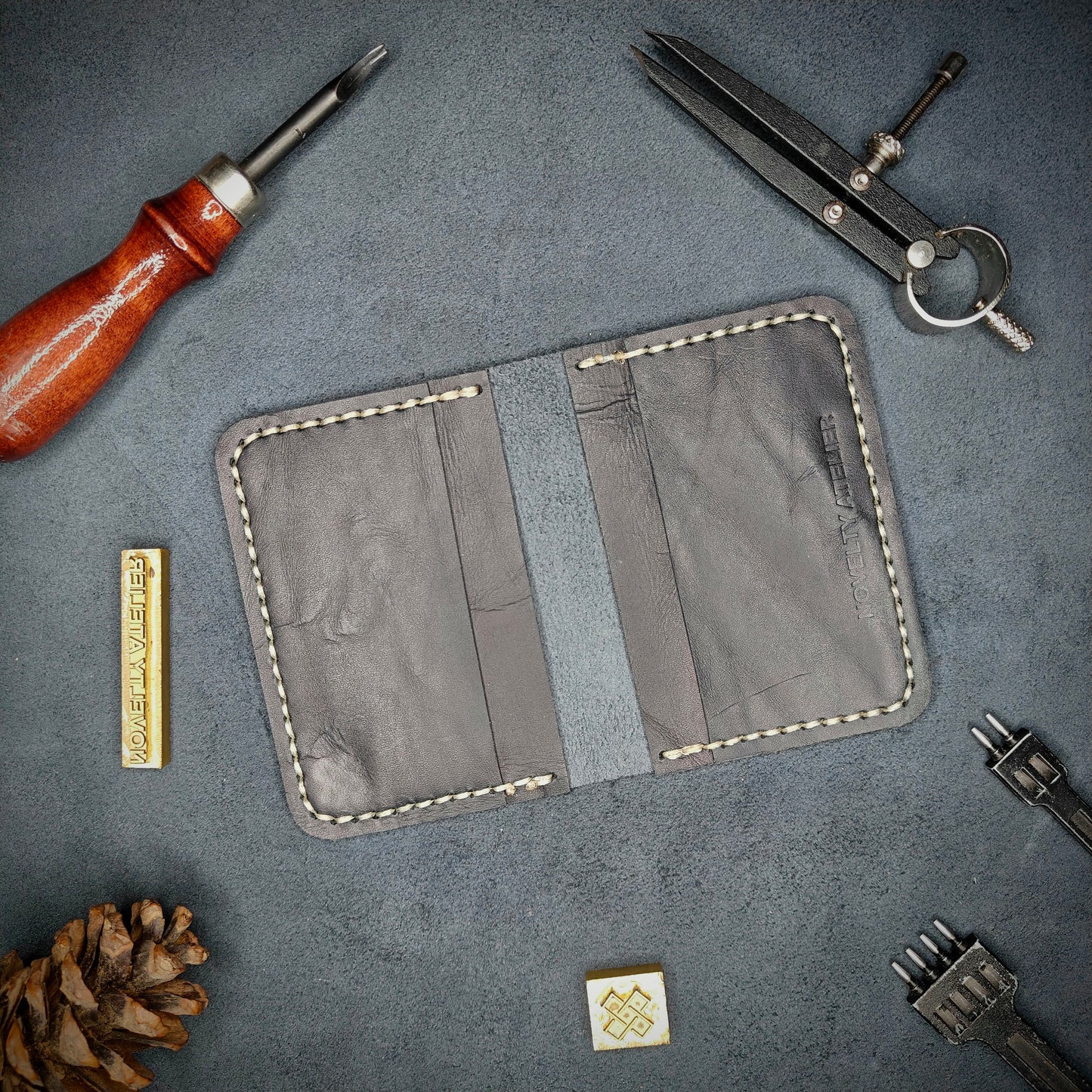 THE COPPERFIELD Bi-Fold Card Holder (Navy Blue) - Novelty Atelier