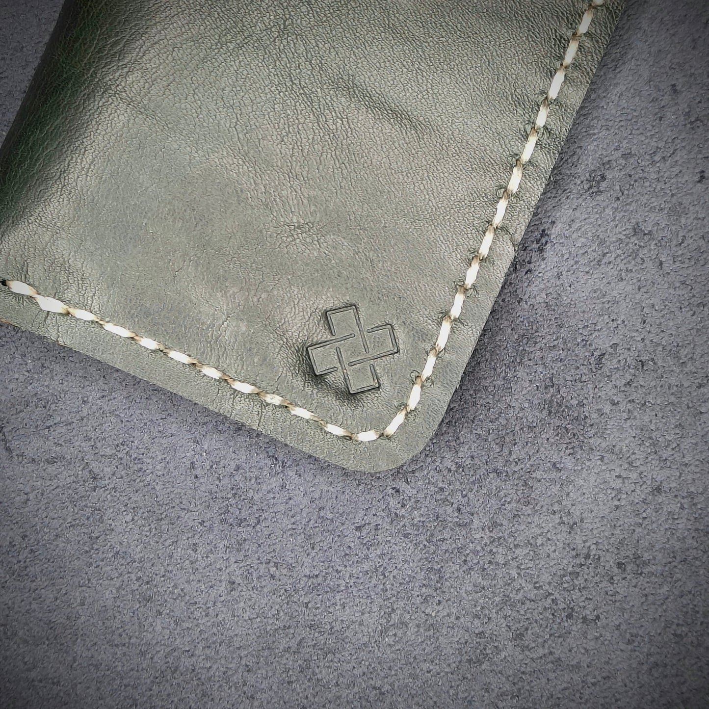 THE COPPERFIELD Bi-Fold Card Holder (Olive Green) - Novelty Atelier