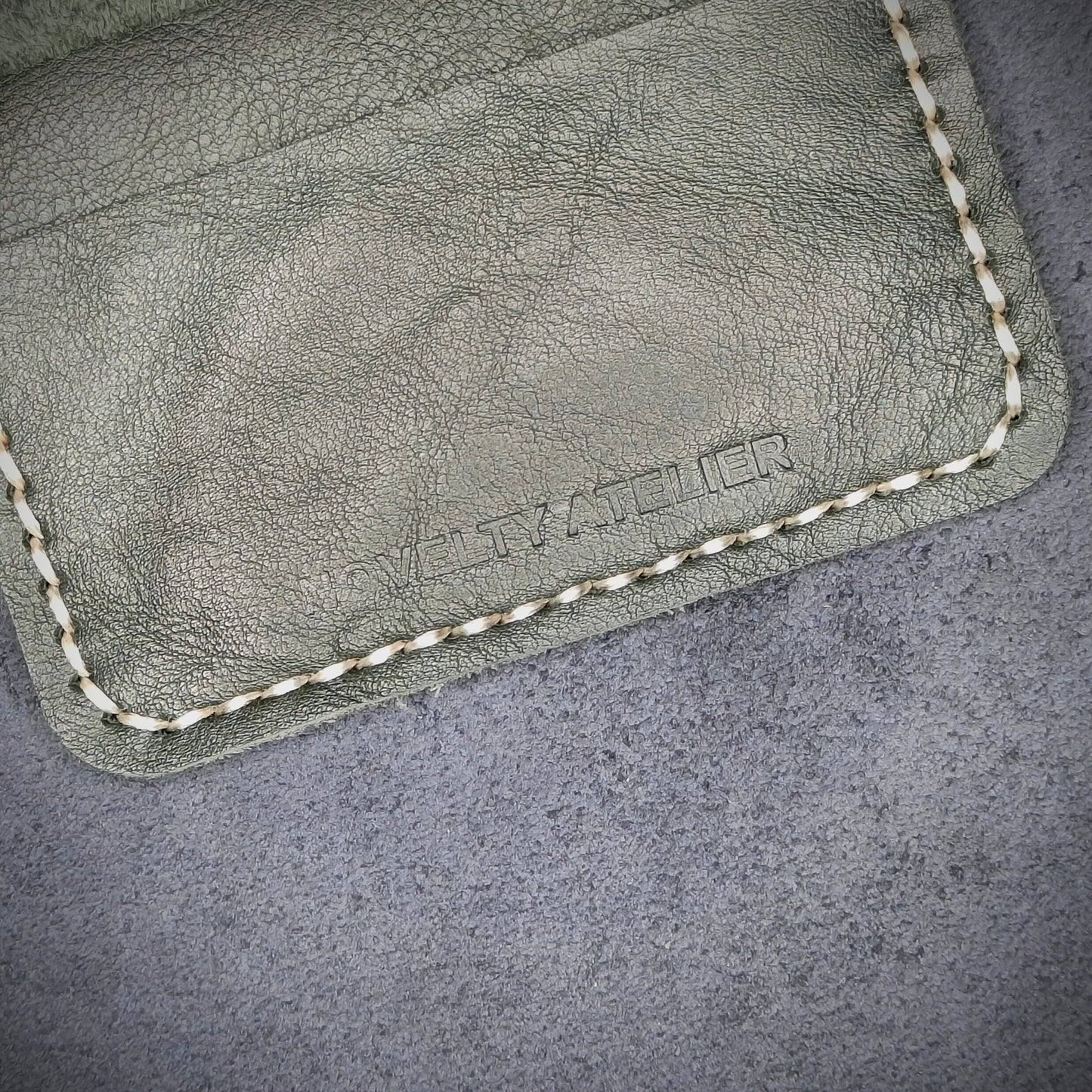 THE COPPERFIELD Bi-Fold Card Holder (Olive Green) - Novelty Atelier