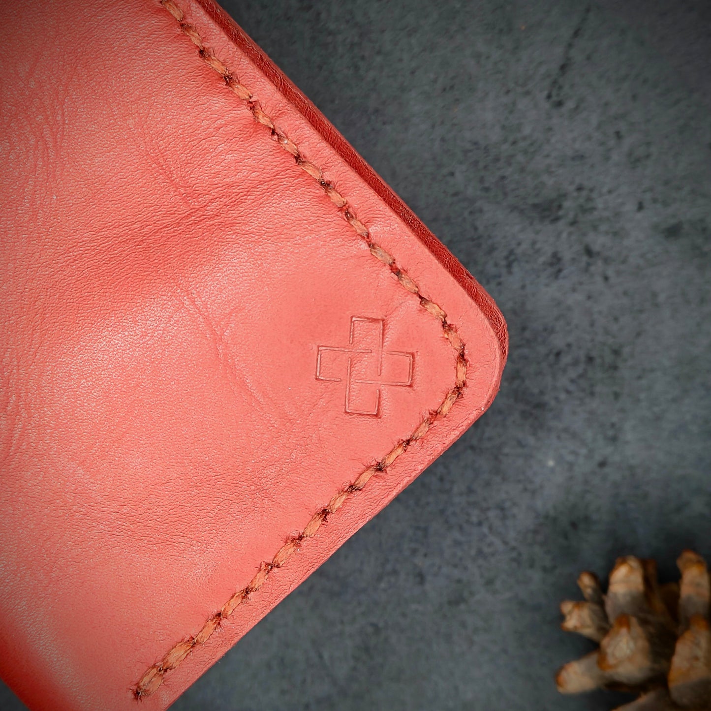 THE MIRAGE Bi-Fold Leather Wallet (Red and Navy Blue) - Novelty Atelier