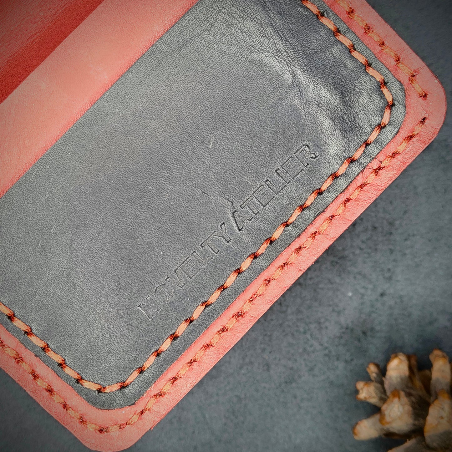 THE MIRAGE Bi-Fold Leather Wallet (Red and Navy Blue) - Novelty Atelier