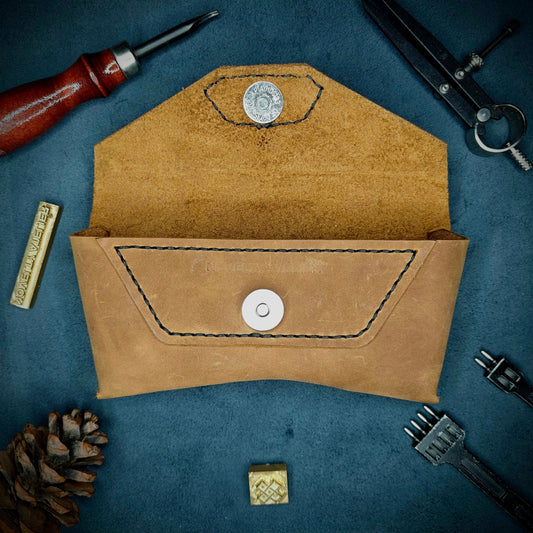 THE HUSTLER Sunglass Case (Sandstorm Brown) - Novelty Atelier