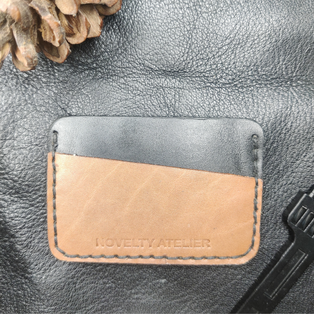 "Houdini" Minimalist card holder (Tanned and black) - Novelty Atelier