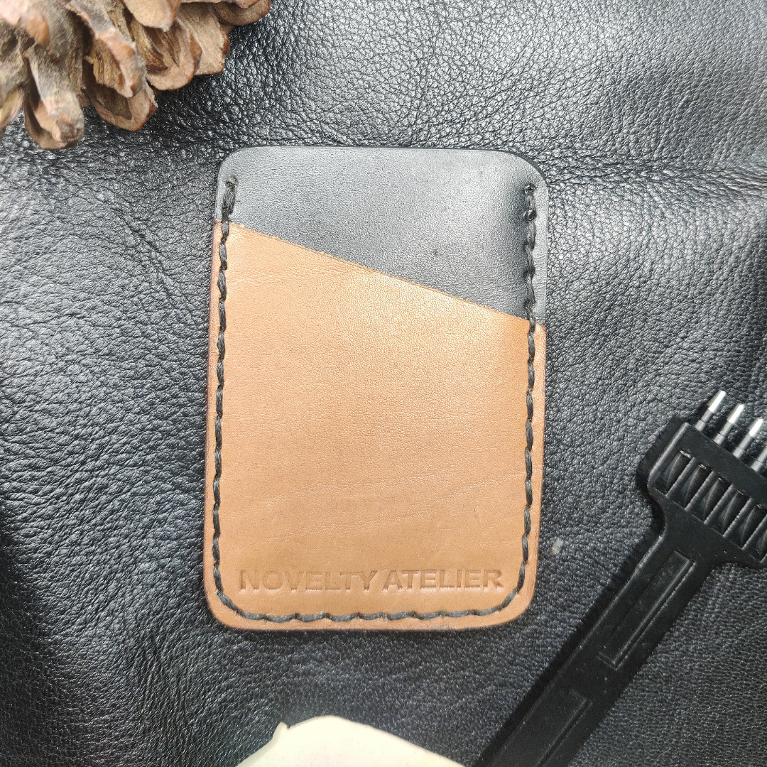 "Houdini" Minimalist card holder (Tanned and black) - Novelty Atelier