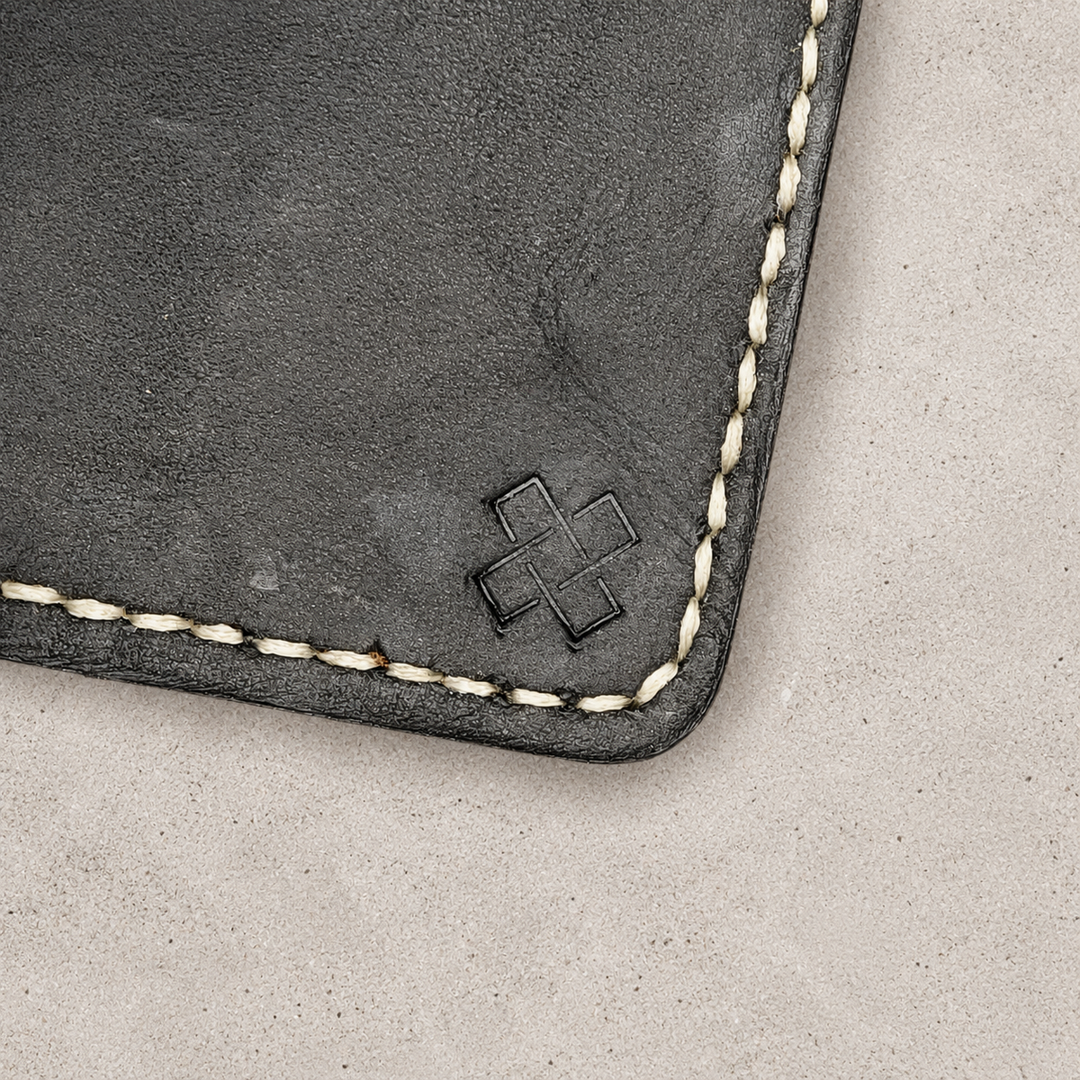 THE COPPERFIELD Bi-Fold Leather Card Holder (Black and Brown) - Novelty Atelier