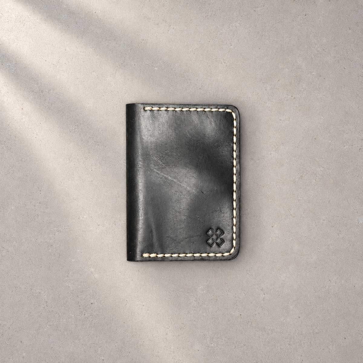 THE COPPERFIELD Bi-Fold Leather Card Holder (Black and Green) - Novelty Atelier