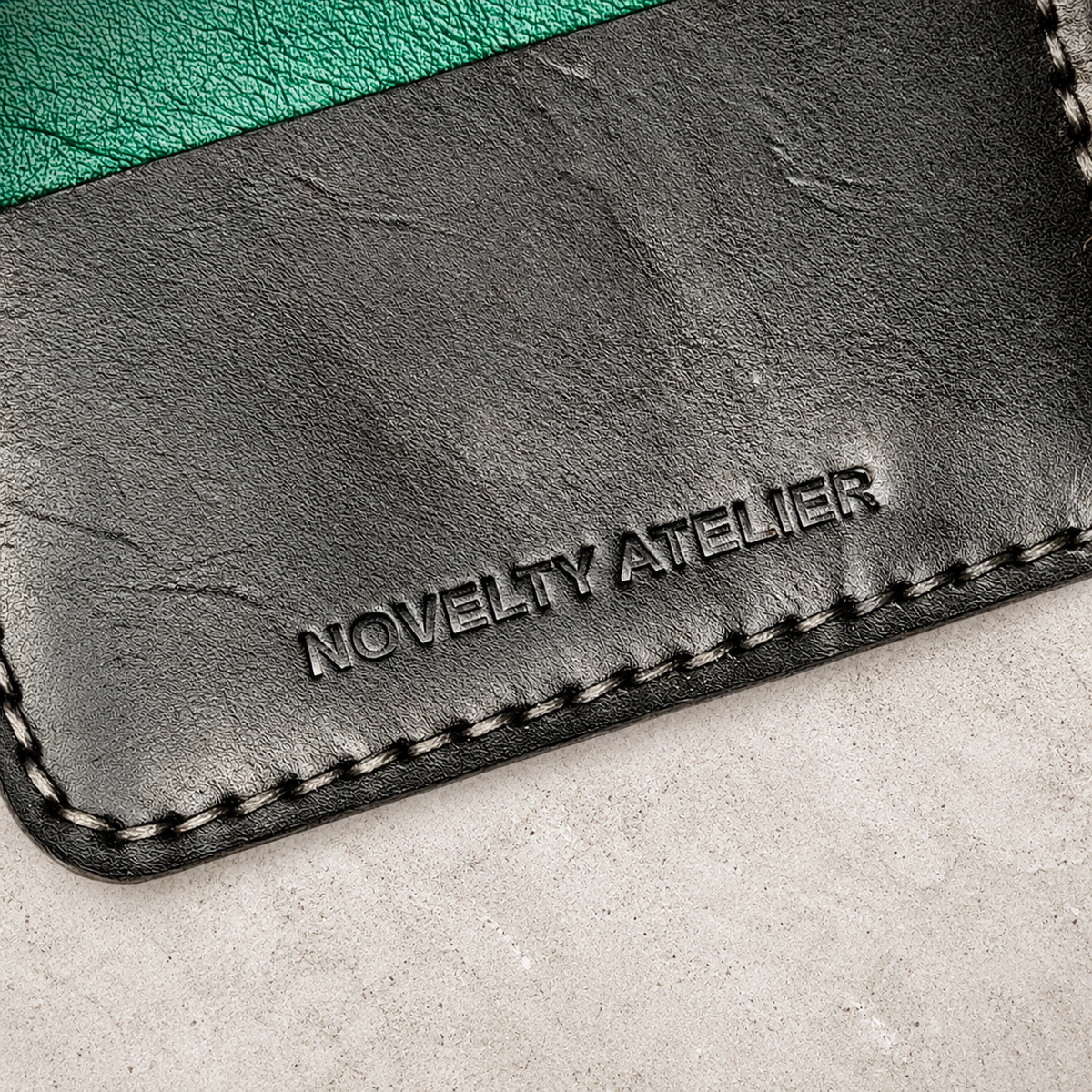 THE COPPERFIELD Bi-Fold Leather Card Holder (Black and Green) - Novelty Atelier
