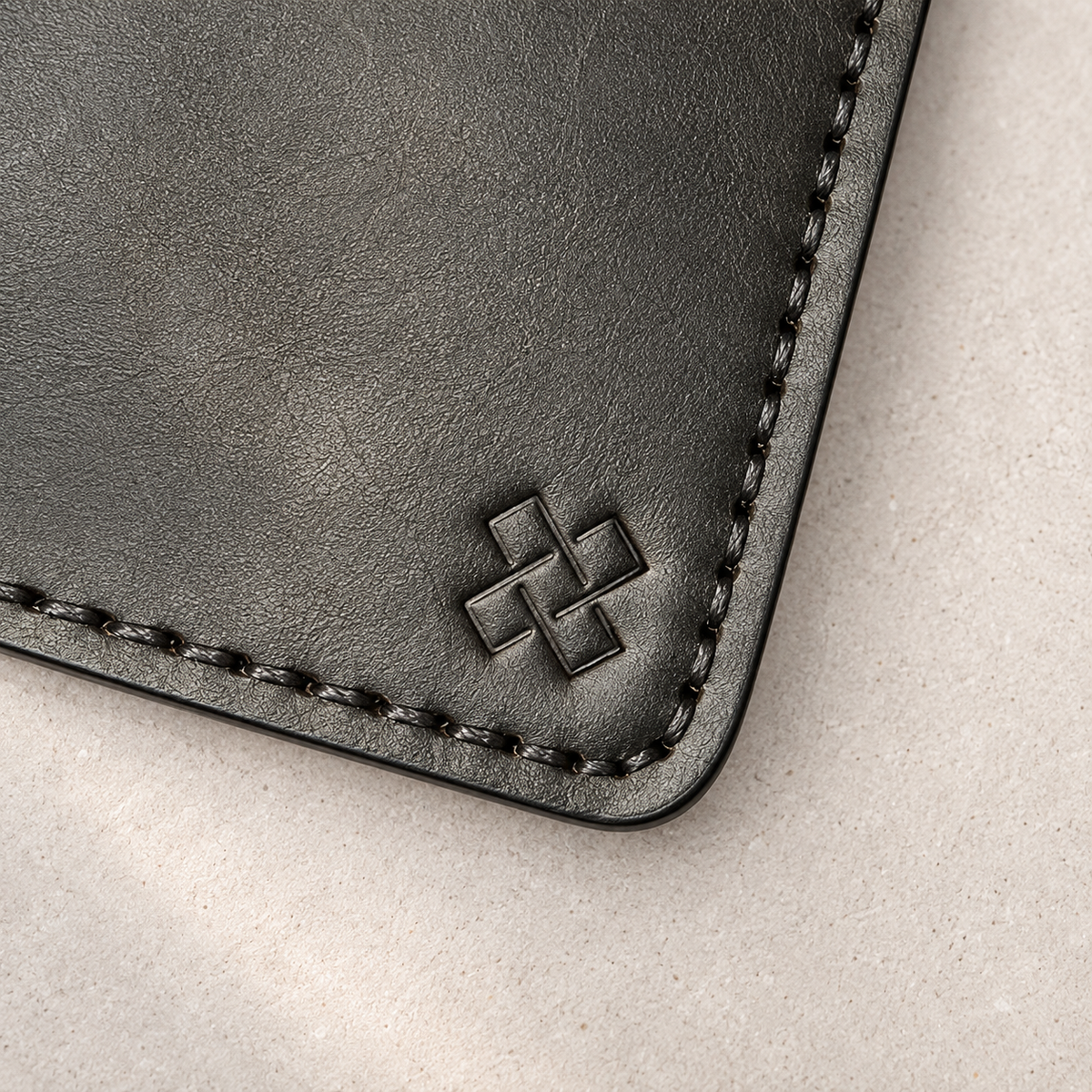 THE COPPERFIELD Bi-Fold Leather Card Holder (Black) - Novelty Atelier