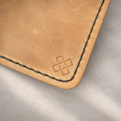 THE COPPERFIELD Bi-Fold Leather Card Holder (Sandstorm Brown) - Novelty Atelier
