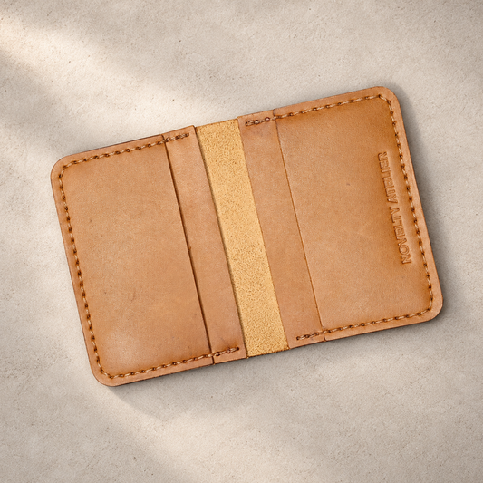 THE COPPERFIELD Bi-Fold Leather Card Holder (Tann) - Novelty Atelier