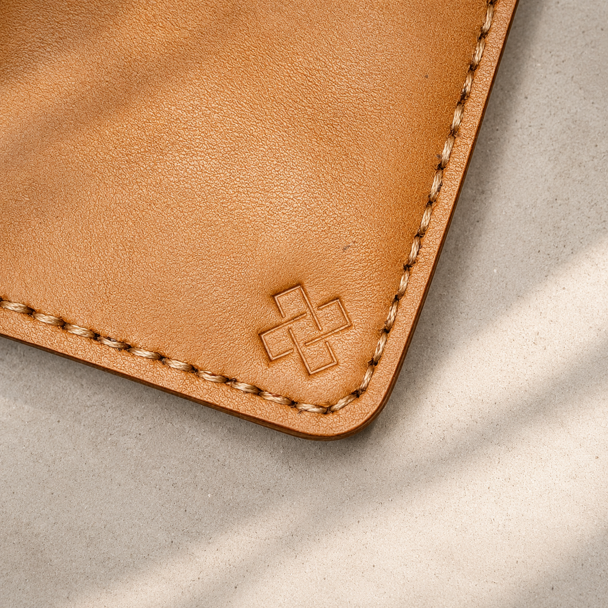 THE COPPERFIELD Bi-Fold Leather Card Holder (Tann) - Novelty Atelier