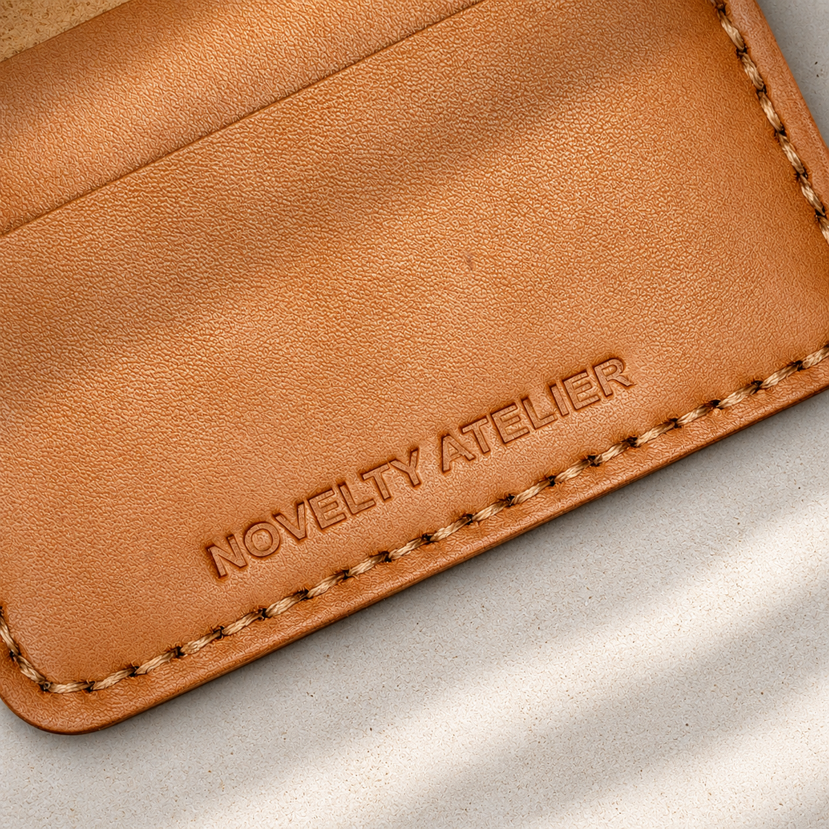 THE COPPERFIELD Bi-Fold Leather Card Holder (Tann) - Novelty Atelier