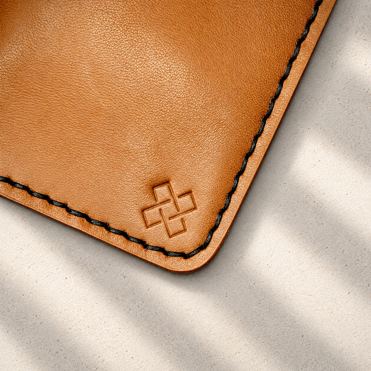 Full grain Leather Bi-Fold Card Holder (Tann) - Novelty Atelier