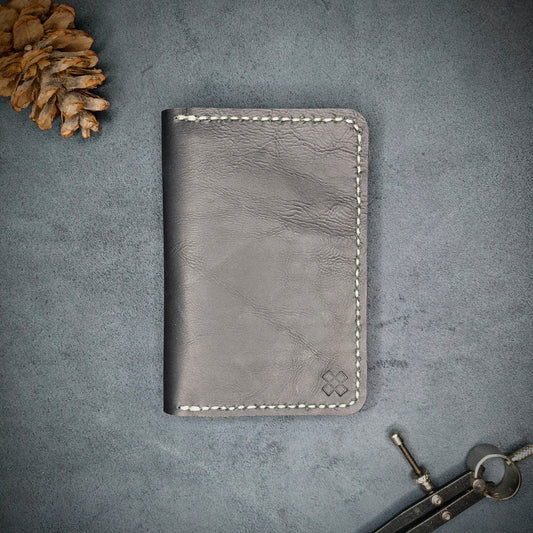 THE EXPLORER Leather Passport Holder (Navy Blue) - Novelty Atelier