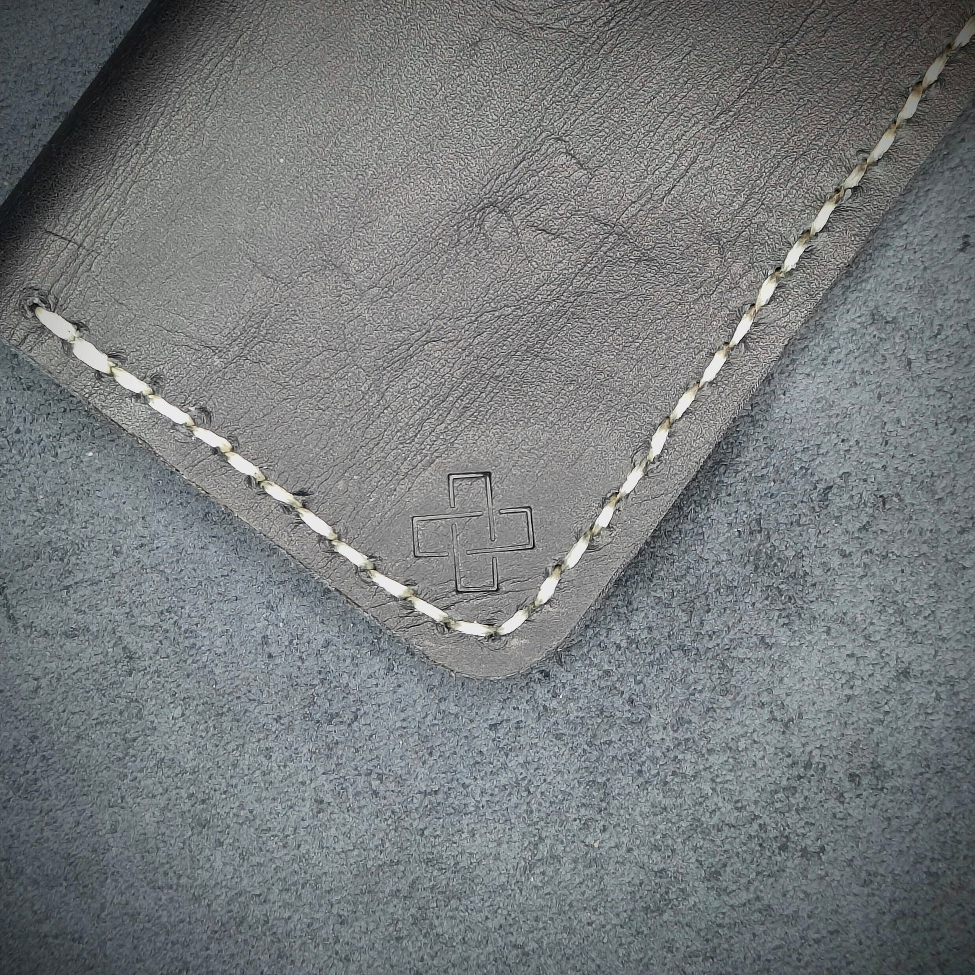 THE COPPERFIELD Bi-Fold Card Holder (Navy Blue) - Novelty Atelier