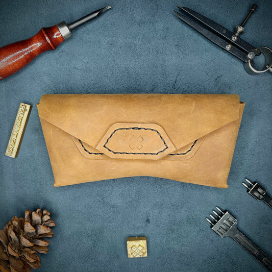 THE HUSTLER Sunglass Case (Sandstorm Brown) - Novelty Atelier